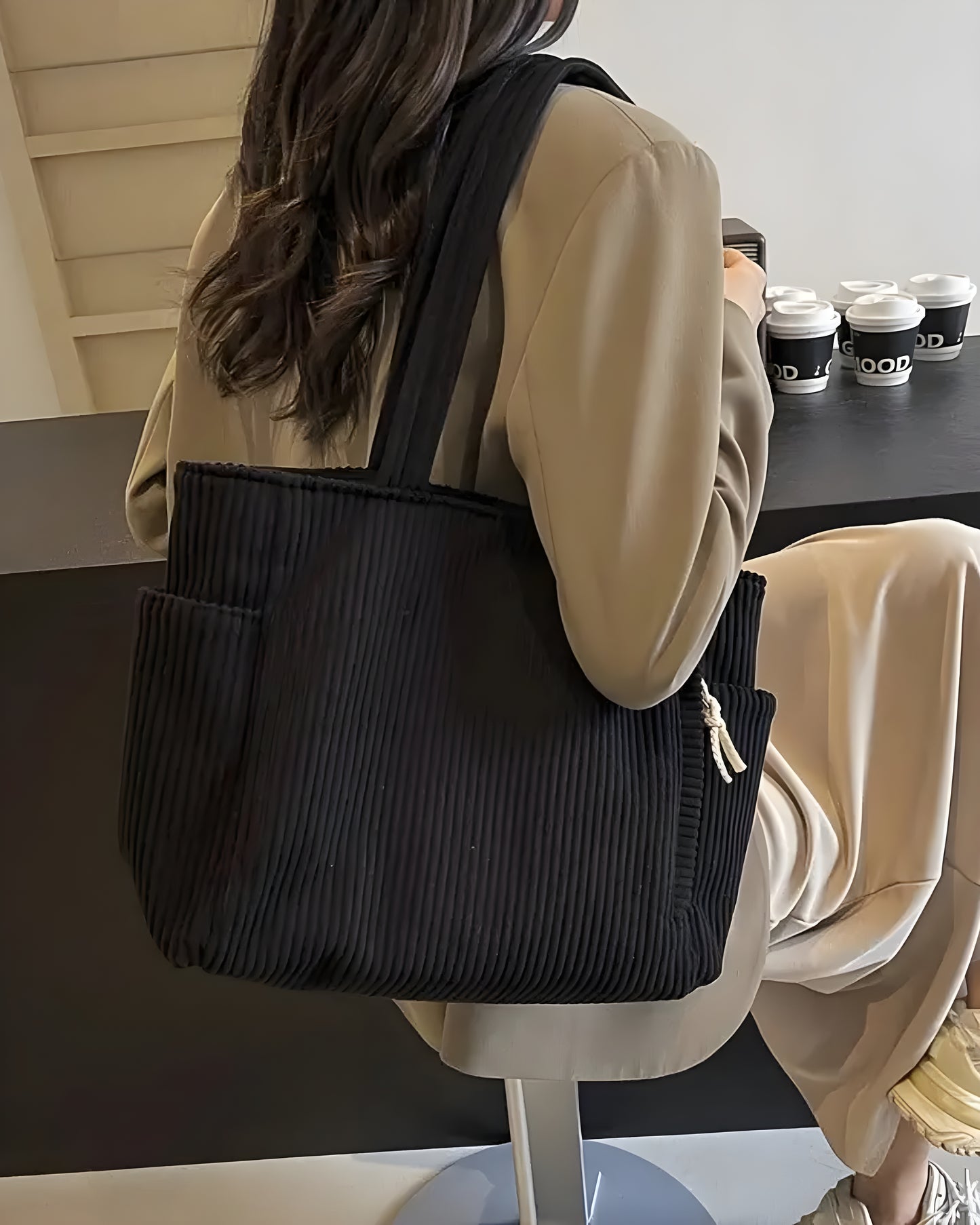 Birgitta™ | Ribbad tygväska med dragskodetalj